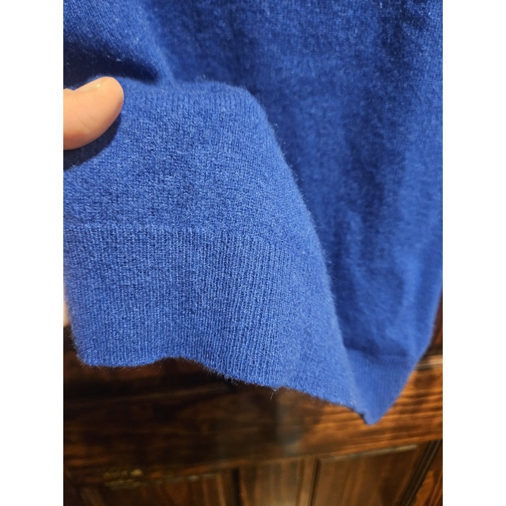 C By Bloomingdales Cashmere Sweater Blue V Neck 2 Ply Pullover Womens XS - Picture 4 of 5